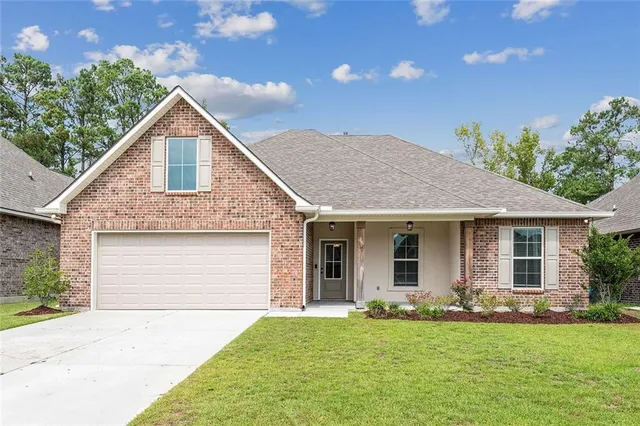 $2,395 | 813 Jackson Court, Madisonville, LA 70447