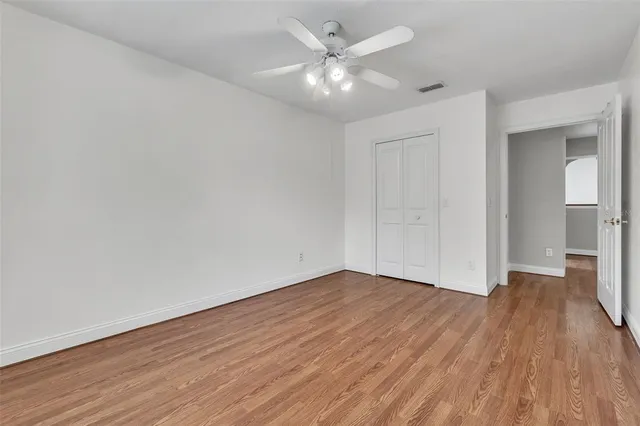 a picture of wall with white walls