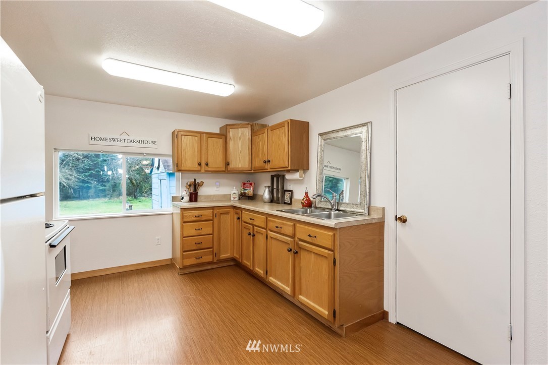 9784 West Belfair Valley Road Bremerton, WA 98312 - Photo 14 of 40 Gallery Image 14