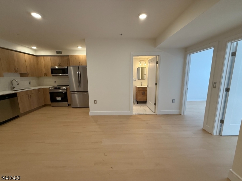 627 Valley Road, Unit B Montclair, NJ 07043 - Photo 9 of 39