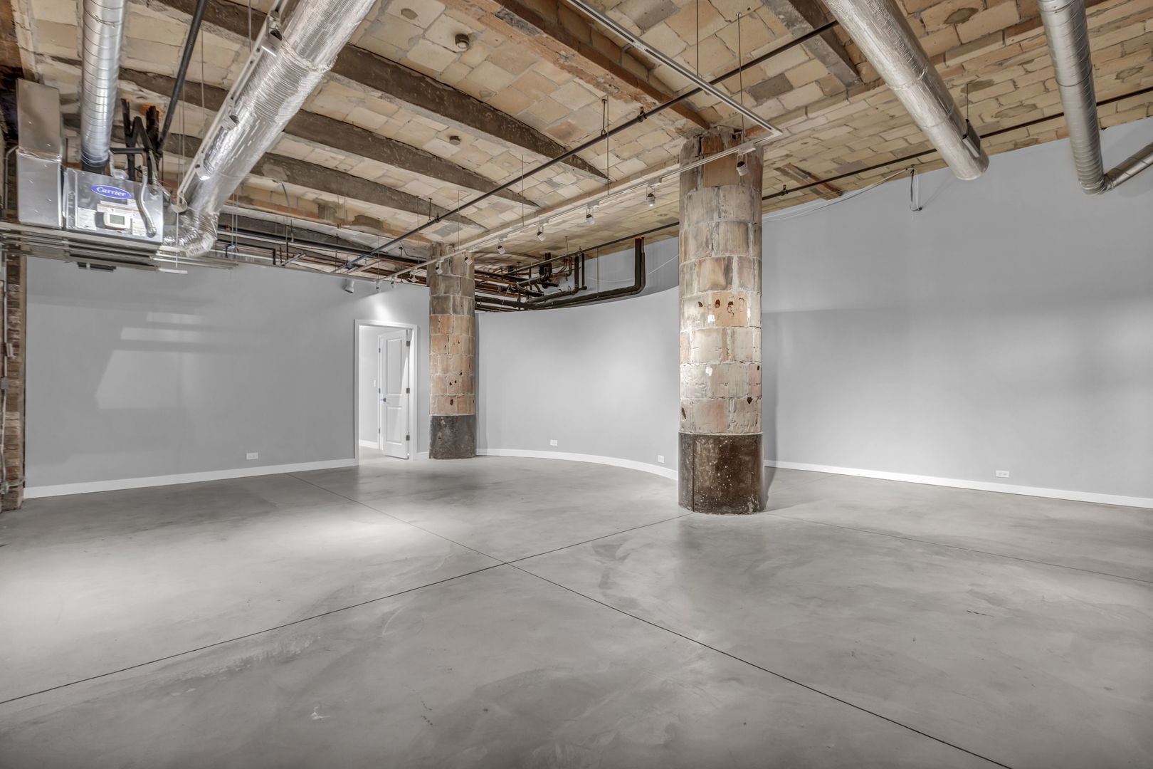 801 South Wells Street, Unit 101 Chicago, IL 60607 - Photo 24 of 33 a view of a indoor garage