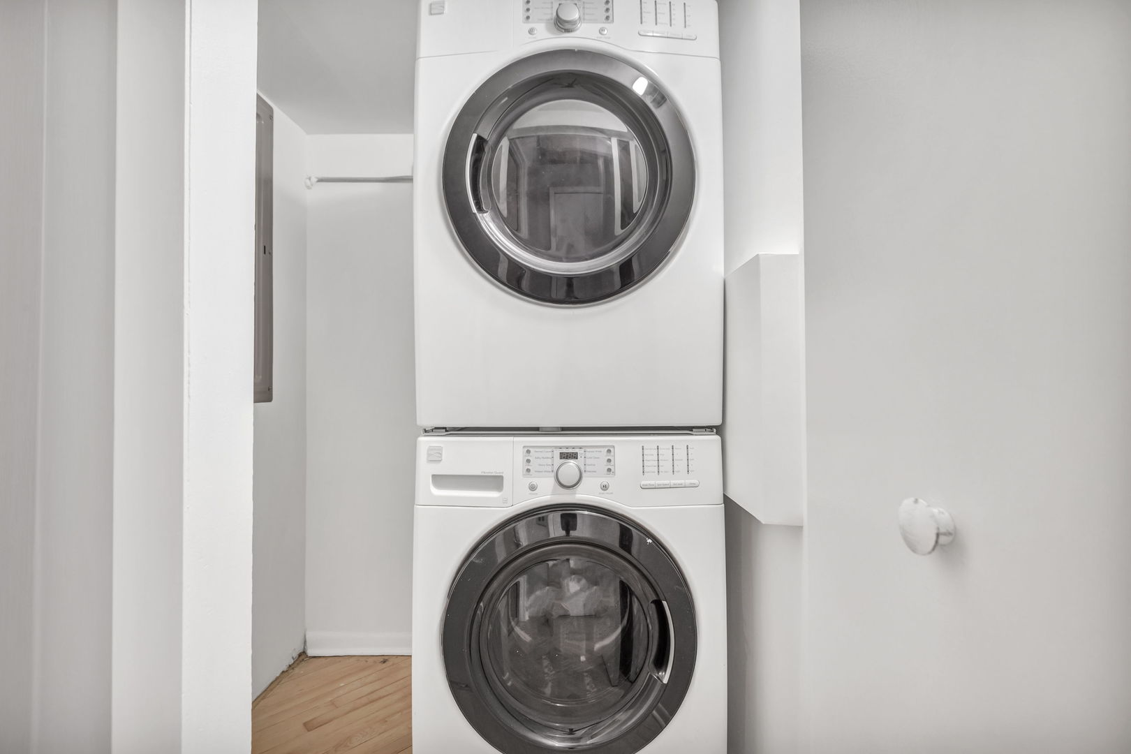 801 South Wells Street, Unit 101 Chicago, IL 60607 - Photo 31 of 33 a utility room with dryer and washer