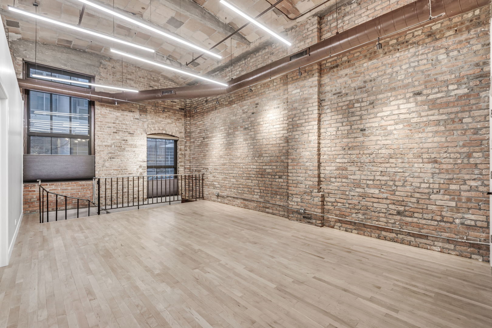 801 South Wells Street, Unit 101 Chicago, IL 60607 - Photo 10 of 33 a view of an empty room with a window