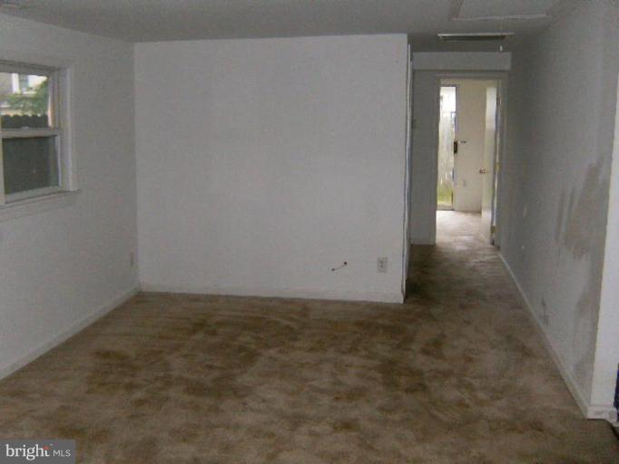1905 Hilltop Road Pasadena, MD 21122 - Photo 3 of 13 Living Room