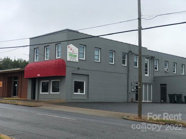 360 1st Avenue Southwest, Unit A Hickory, NC 28602 - Photo 2 of 14 a front view of a house