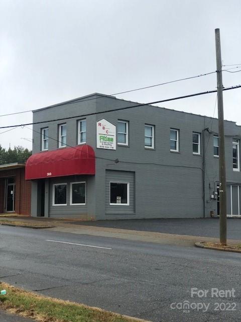 360 1st Avenue Southwest, Unit A Hickory, NC 28602 - Photo 3 of 14 a front view of a house with a garage