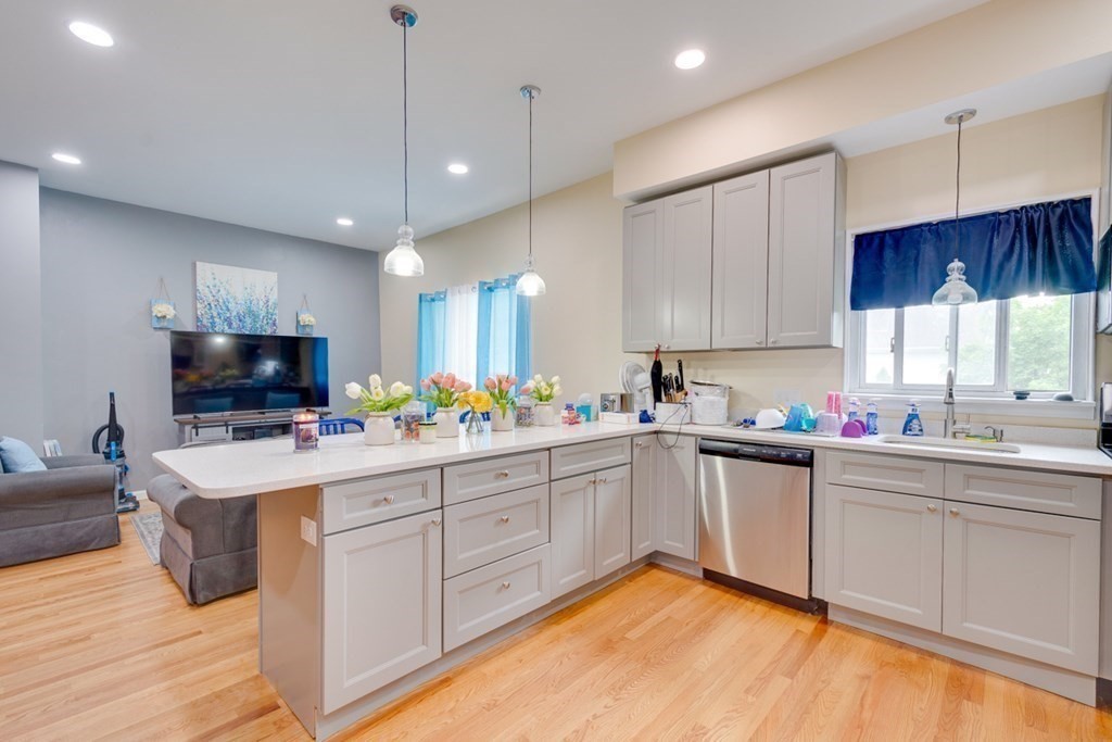 28 Washington Street Stoneham, MA 02180 - Photo 3 of 21