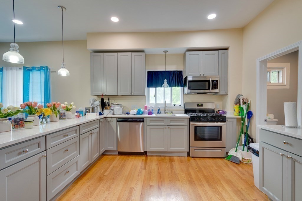 28 Washington Street Stoneham, MA 02180 - Photo 4 of 21