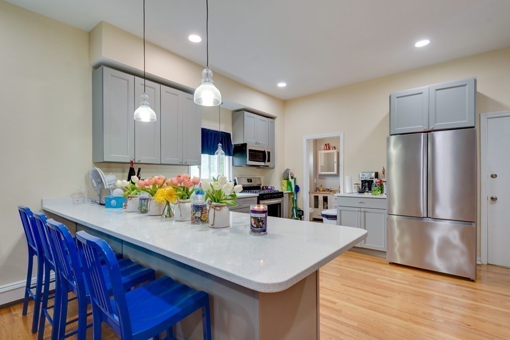 28 Washington Street Stoneham, MA 02180 - Photo 5 of 21