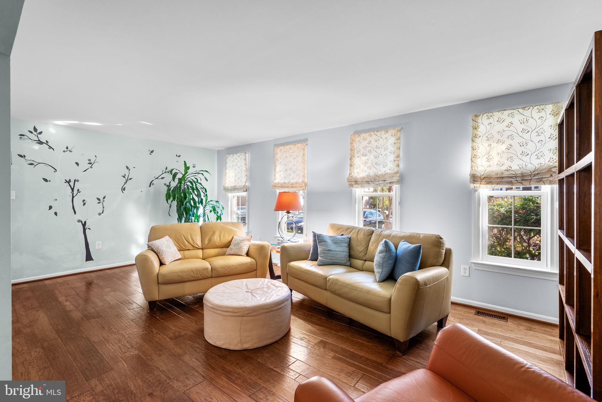 12633 English Orchard Court Silver Spring, MD 20906 - Photo 3 of 37 Living Room