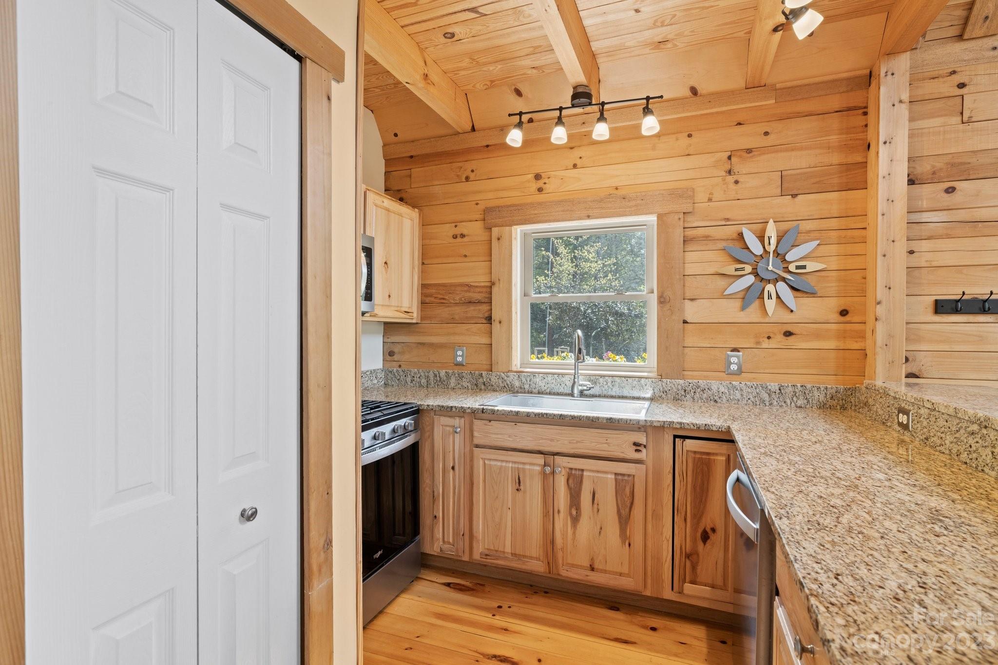 2023 Turnpike Road Marshall, NC 28753 - Photo 20 of 47
