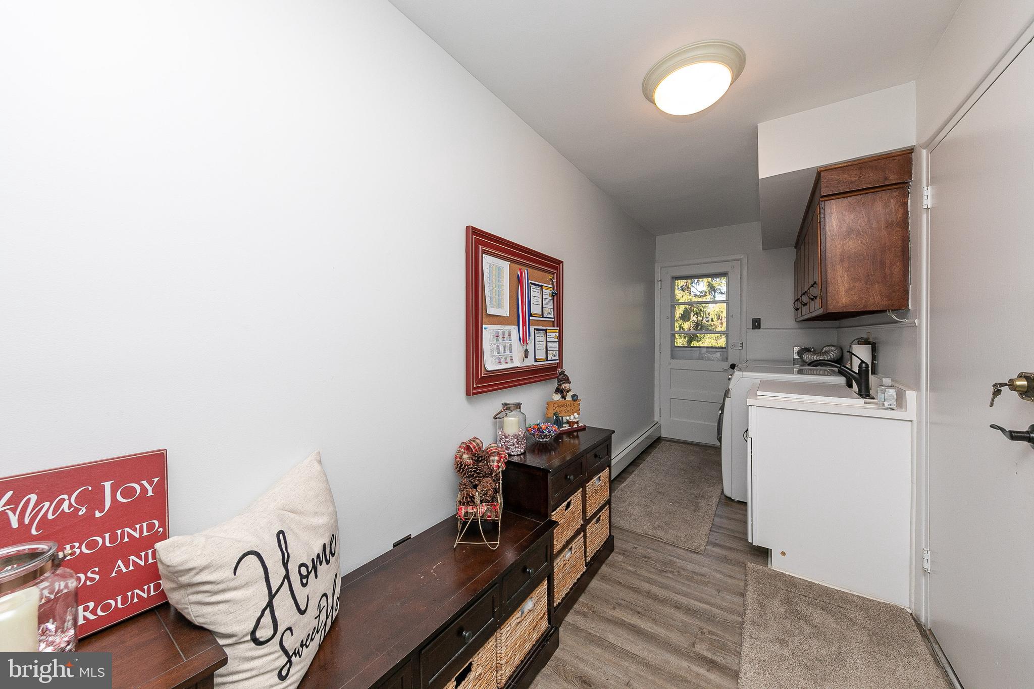 456 Sugarmill Road Huntingdon Valley, PA 19006 - Photo 21 of 39 Laundry/Mudroom