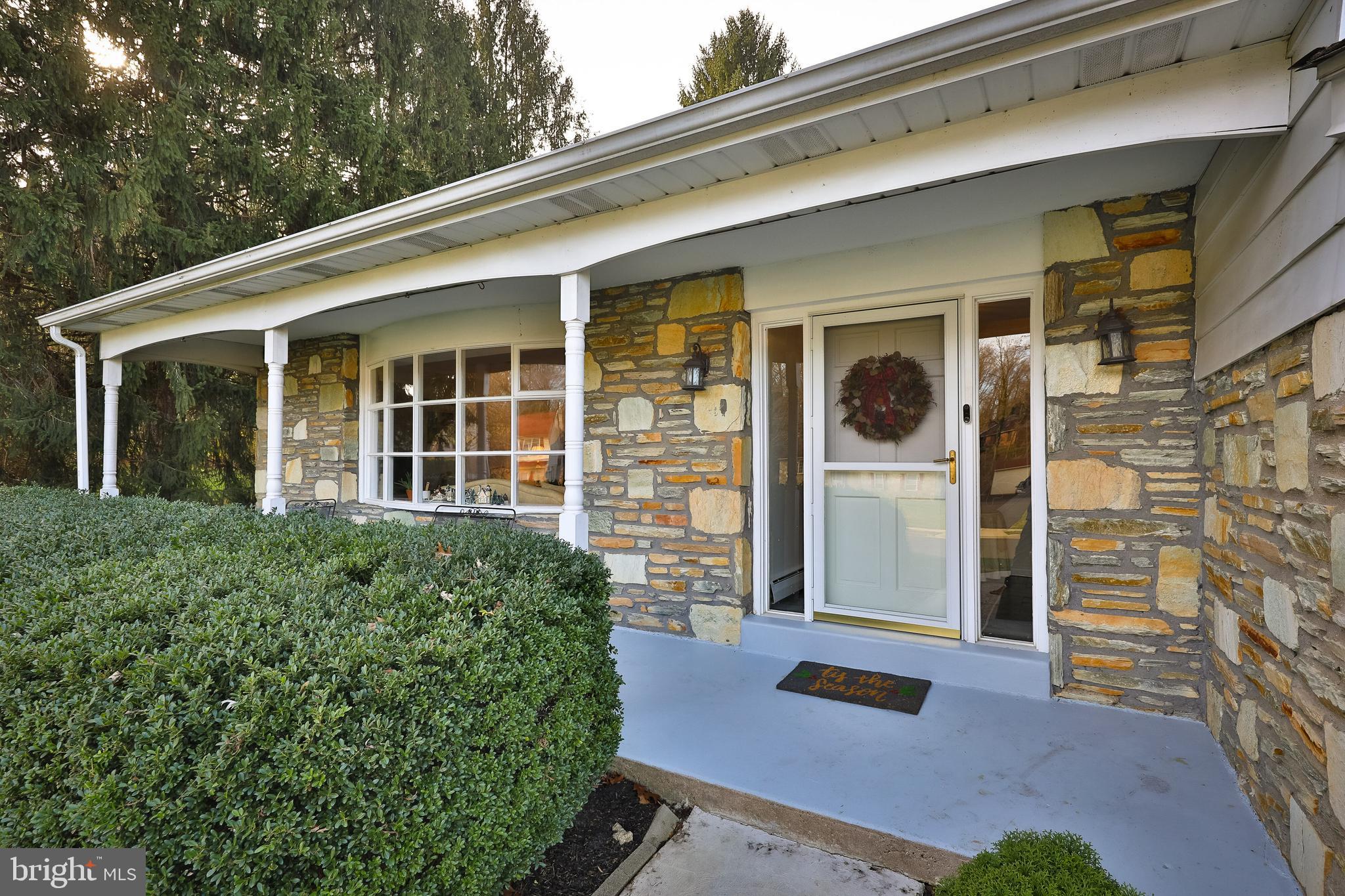 456 Sugarmill Road Huntingdon Valley, PA 19006 - Photo 4 of 39 Front Porch