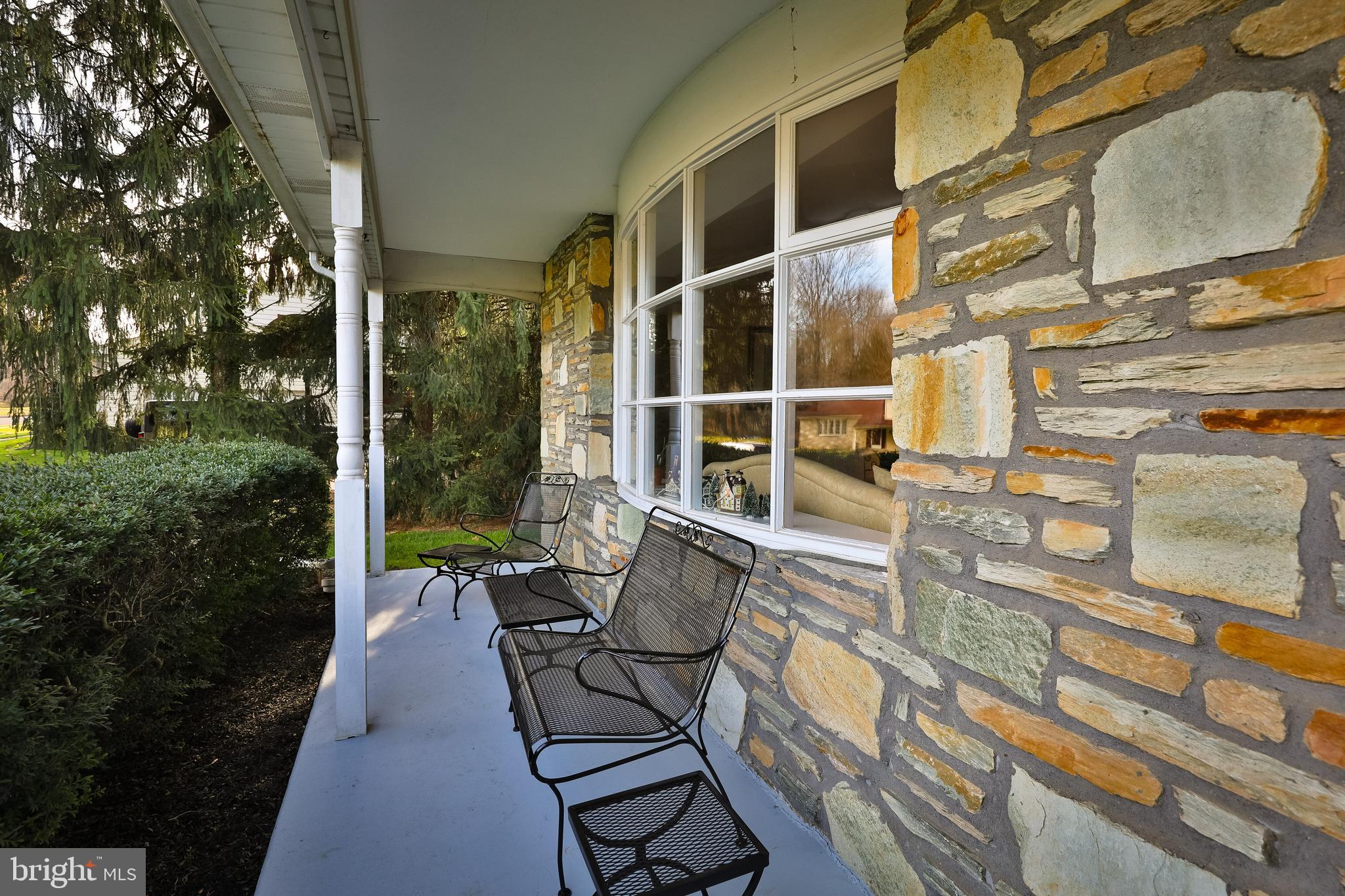 456 Sugarmill Road Huntingdon Valley, PA 19006 - Photo 5 of 39 Front Porch
