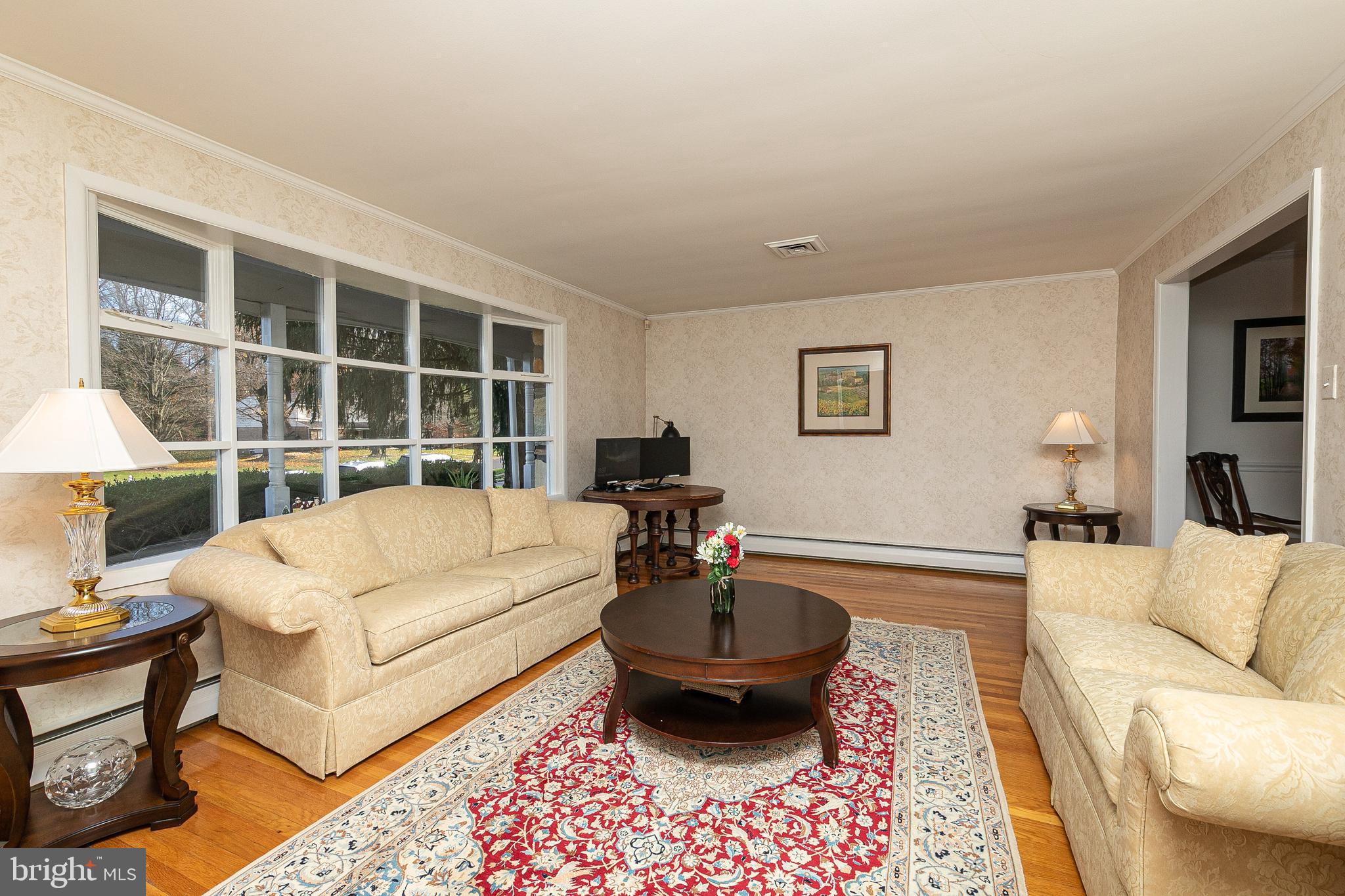 456 Sugarmill Road Huntingdon Valley, PA 19006 - Photo 6 of 39 Living Room