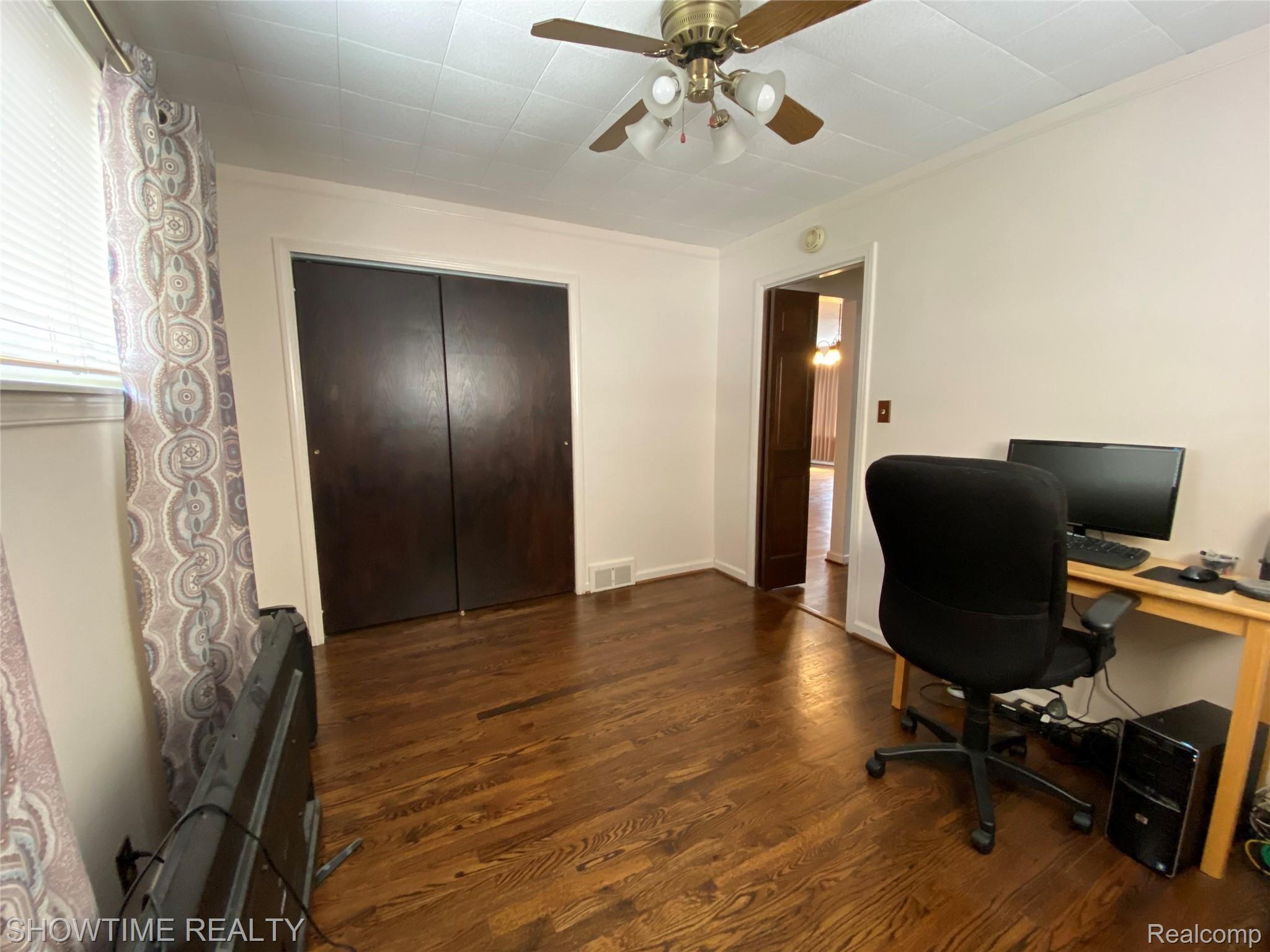 15143 Charles R Avenue Eastpointe, MI 48021 - Photo 7 of 18 IMG-4540.jpg