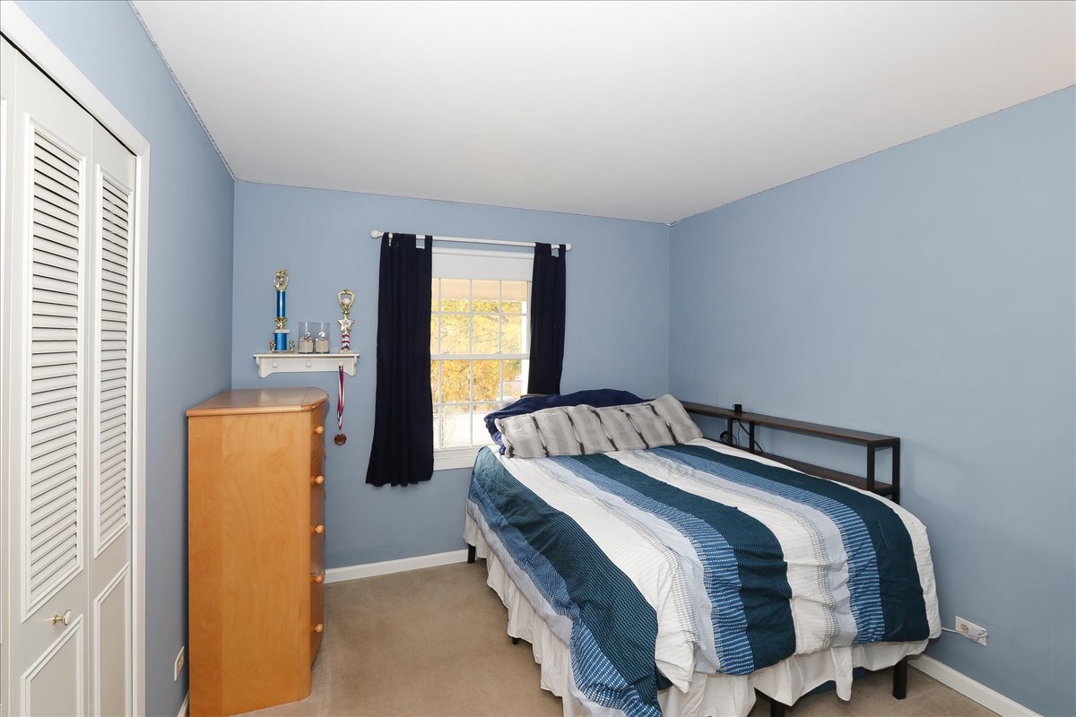 760 Checker Drive Buffalo Grove, IL 60089 - Photo 17 of 29 a bedroom with bed and window