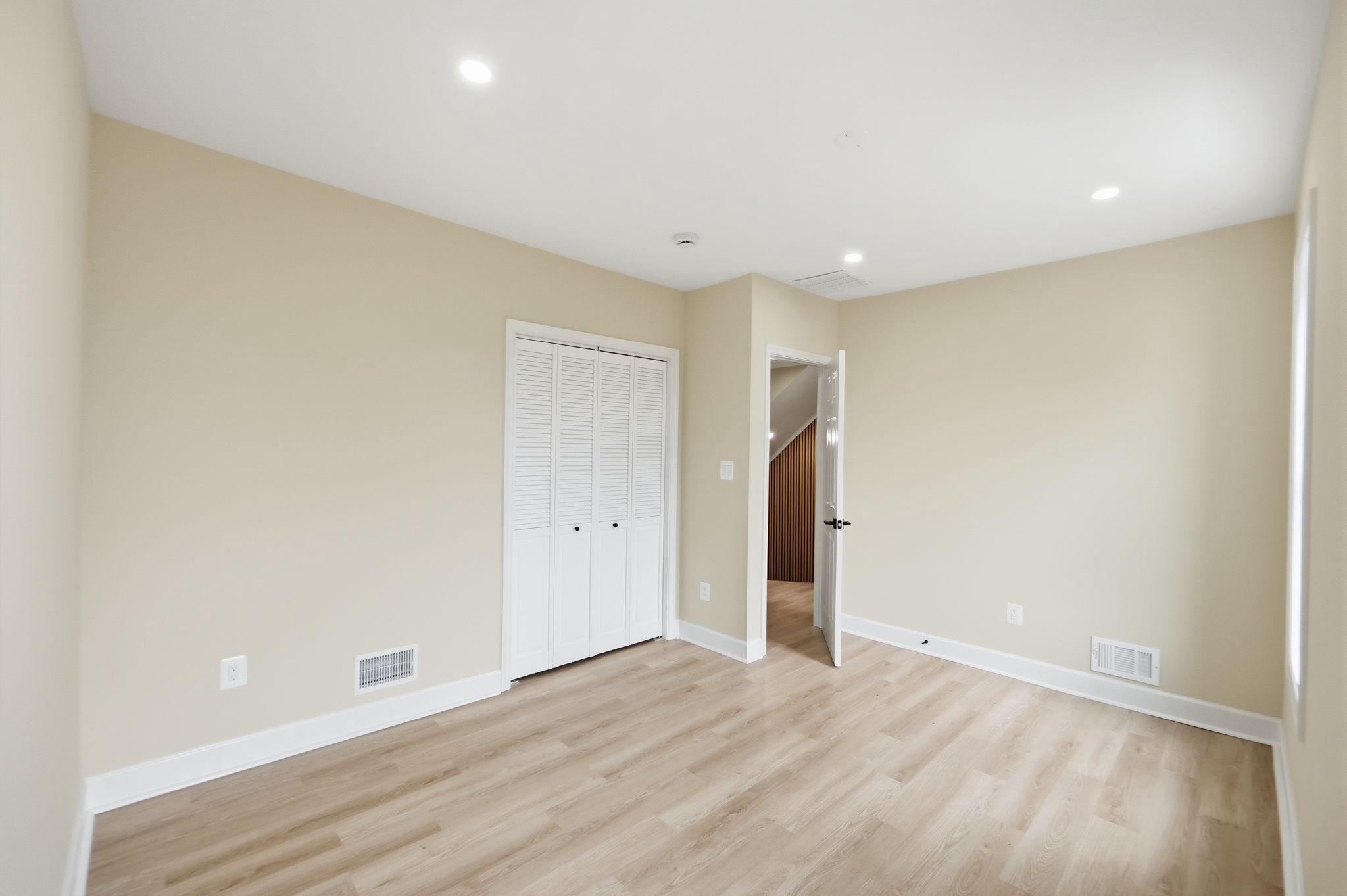 518 Columbia Road Northwest Washington, DC 20001 - Photo 19 of 35 Bright and airy blank canvas room.