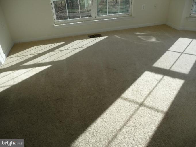 10104 Mike Road Fort Washington, MD 20744 - Photo 4 of 17 Living Room