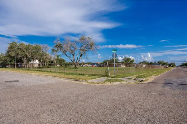 a view of a house with a big yard