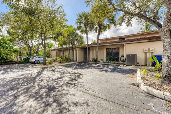 $4,200 | 8352 Dundee Terrace, Miami Lakes, FL 33016