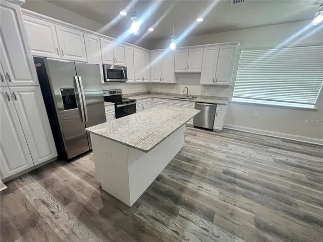 $2,000 | 408 South Main Avenue, Groveland, FL 34736