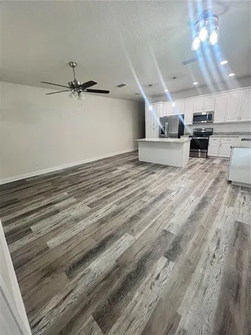 $2,000 | 408 South Main Avenue, Groveland, FL 34736