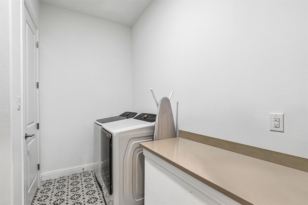 515 West Laureland Road Dallas, TX 75232 - Photo 27 of 32 a utility room with dryer and washer