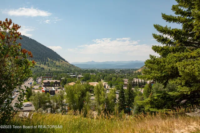 $949,000 | 1090 Bluffs Drive, Jackson, WY 83001