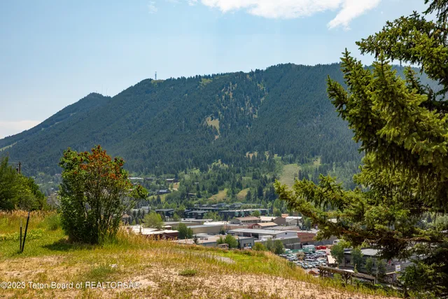 $949,000 | 1090 Bluffs Drive, Jackson, WY 83001