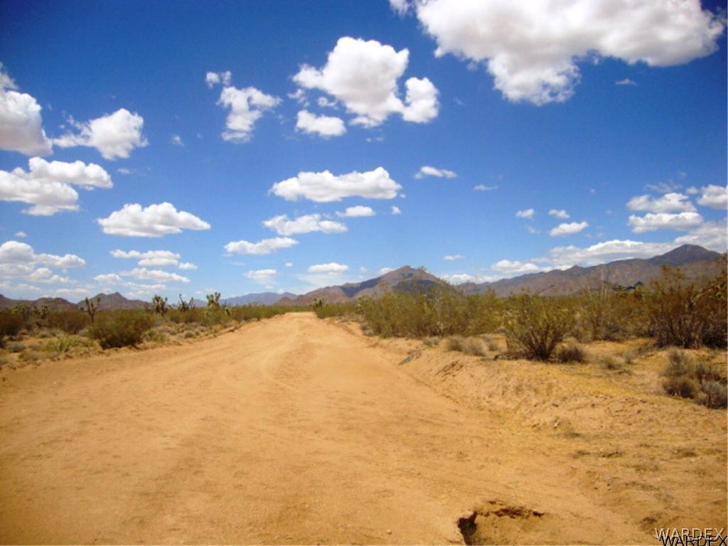 354 South Deadeye Road Yucca, AZ 86438 - Photo 12 of 29 Gallery Image 12