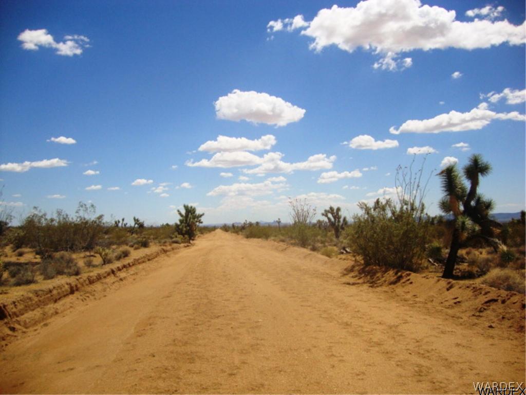 354 South Deadeye Road Yucca, AZ 86438 - Photo 13 of 29 Gallery Image 13