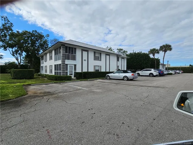 $179,500 | 805 Southeast Central Parkway, Unit 16, Stuart, FL 34994