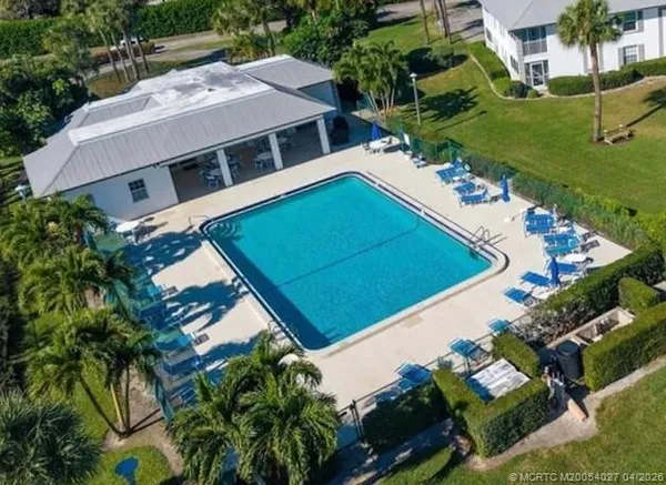 $179,500 | 805 Southeast Central Parkway, Unit 16, Stuart, FL 34994