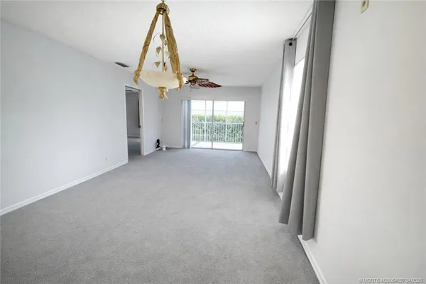 $179,500 | 805 Southeast Central Parkway, Unit 16, Stuart, FL 34994