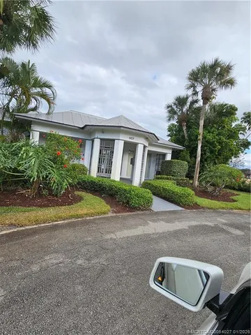 $179,500 | 805 Southeast Central Parkway, Unit 16, Stuart, FL 34994