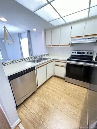 $179,500 | 805 Southeast Central Parkway, Unit 16, Stuart, FL 34994