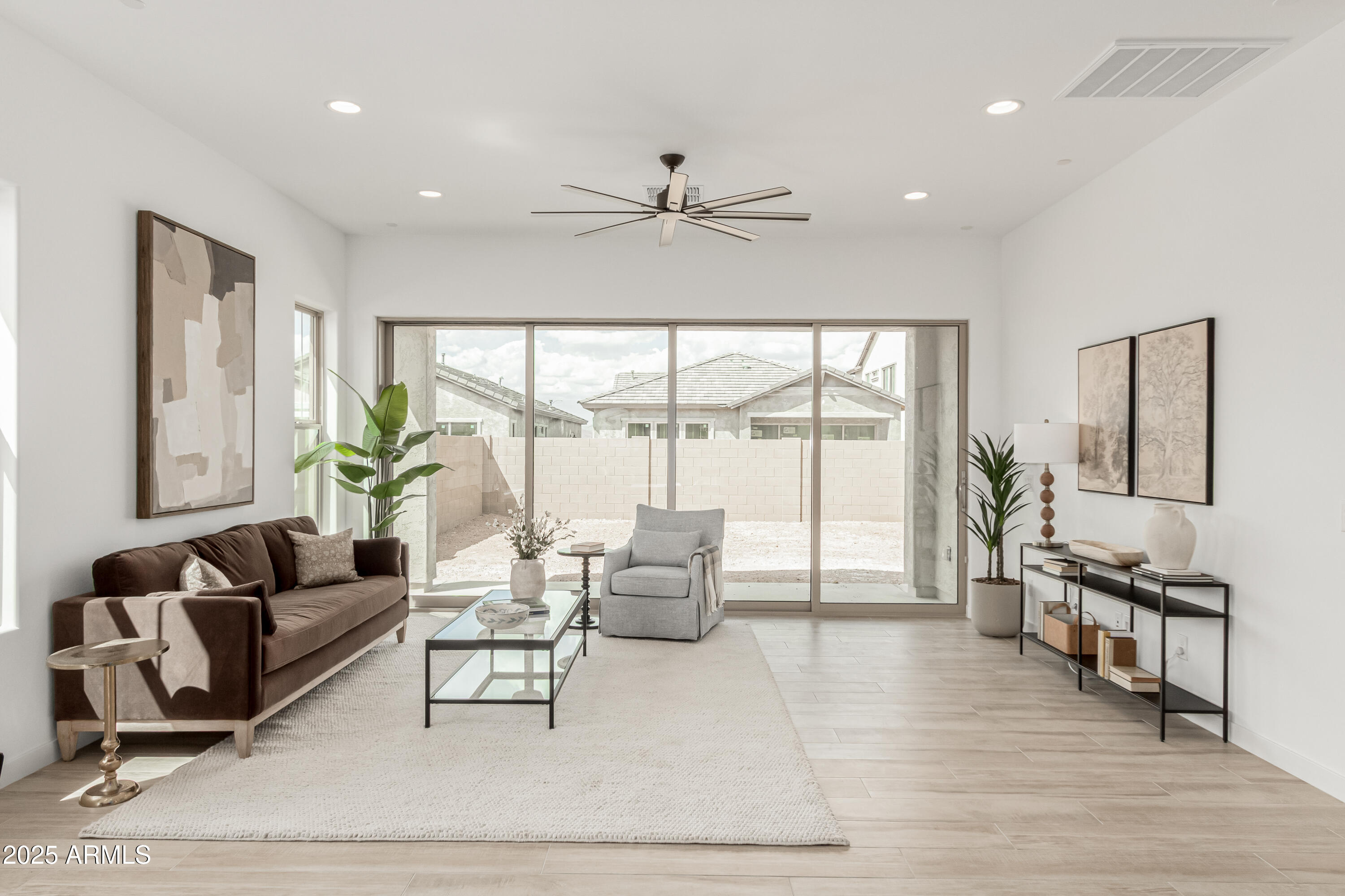 3638 East Roland Street Mesa, AZ 85213 - Photo 17 of 37 27 Spacious great room