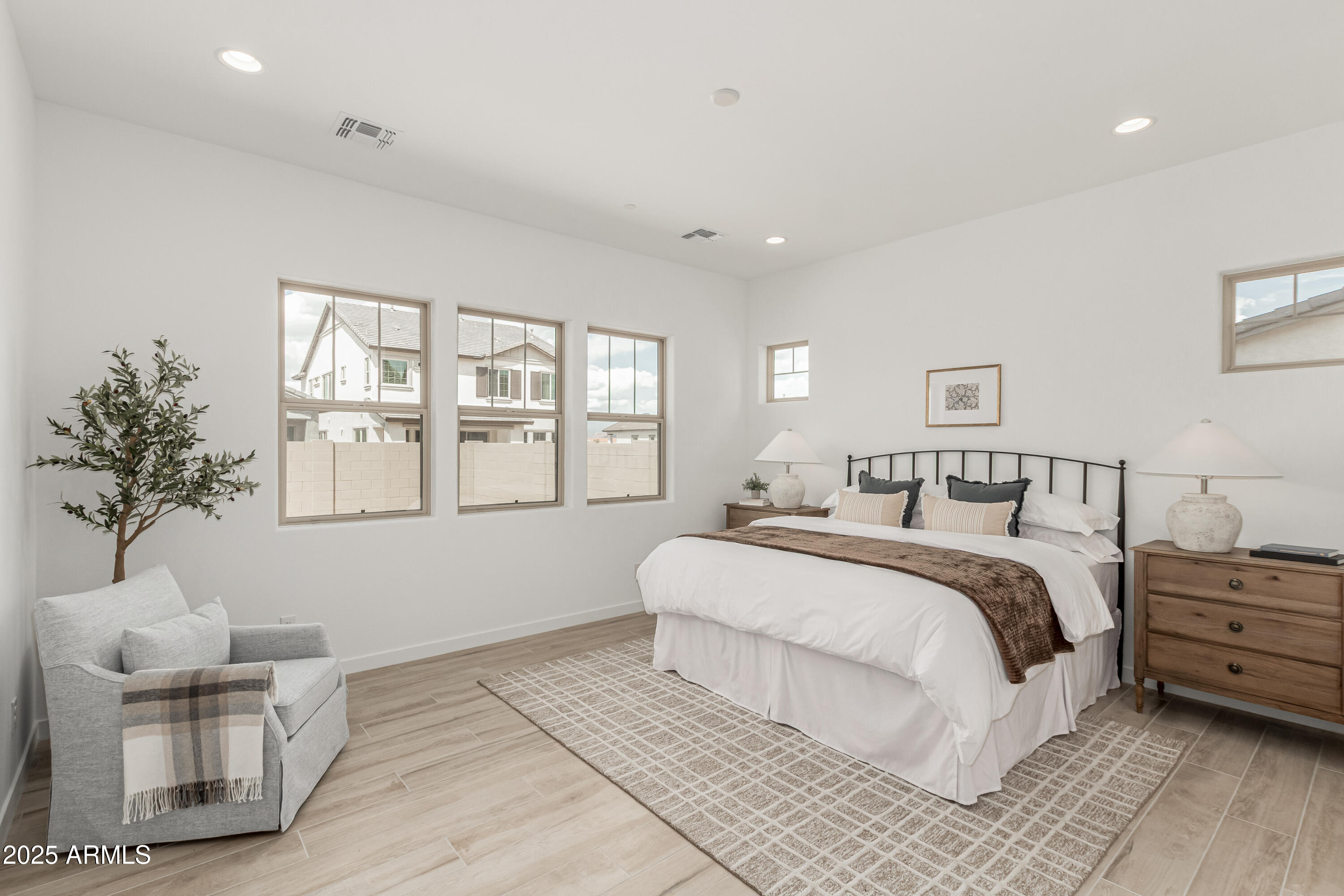 3638 East Roland Street Mesa, AZ 85213 - Photo 29 of 37 27 Primary Suite