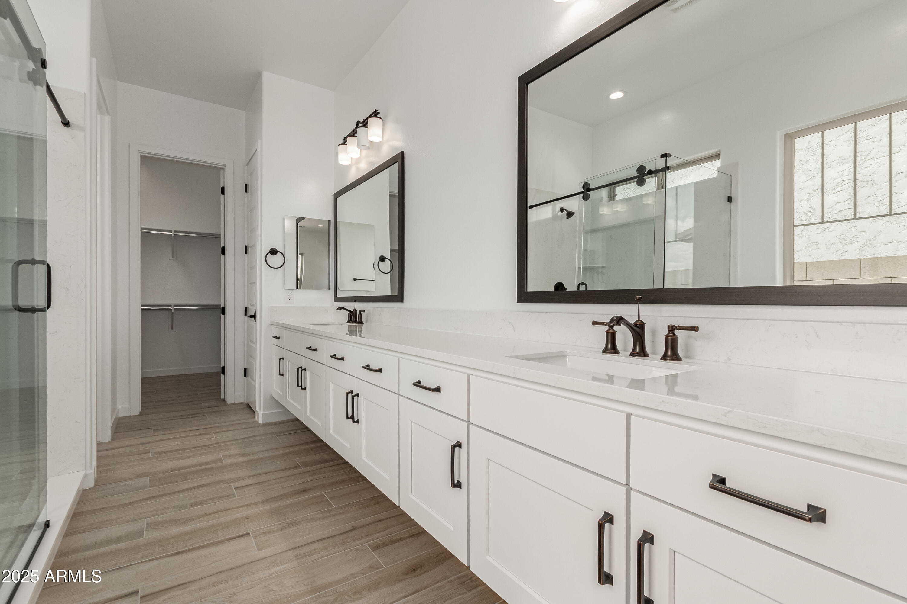 3638 East Roland Street Mesa, AZ 85213 - Photo 33 of 37 27 Primary Vanity