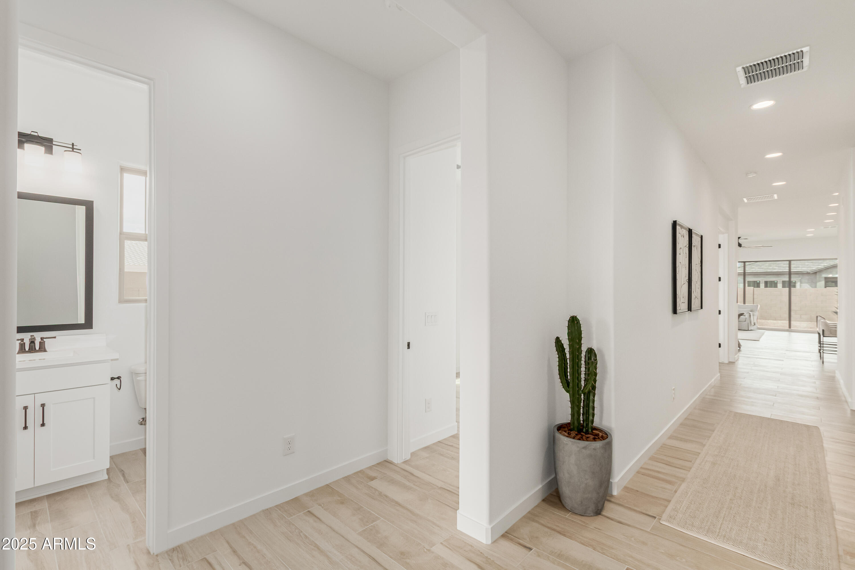 3638 East Roland Street Mesa, AZ 85213 - Photo 5 of 37 27 Entryway