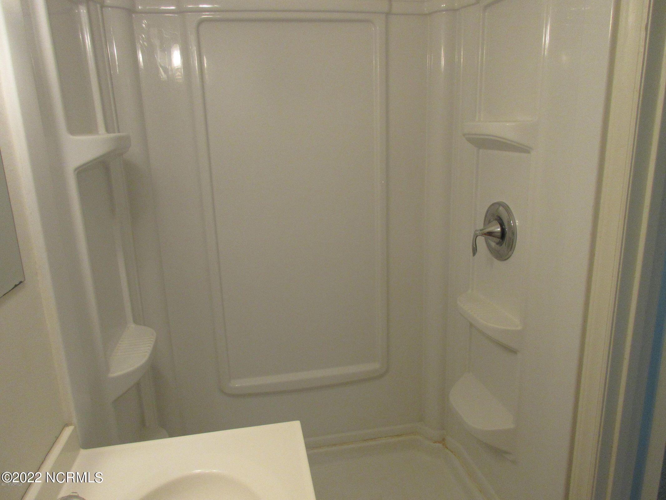 6000 Sr 1320 Road, Unit 12 Washington, NC 27889 - Photo 8 of 8 Bath