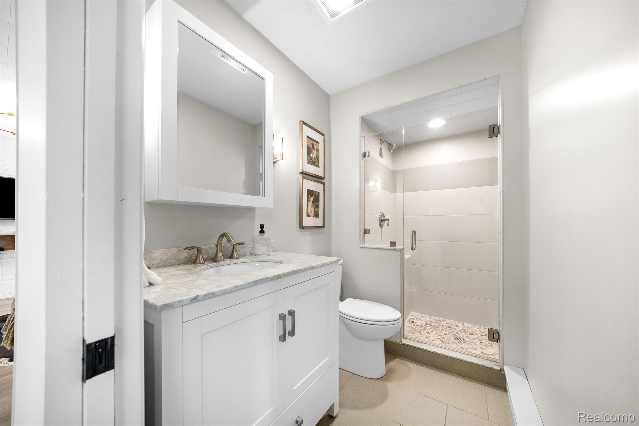 900 East Silverbell Road Lake Orion, MI 48359 - Photo 16 of 31 Gallery Image 16