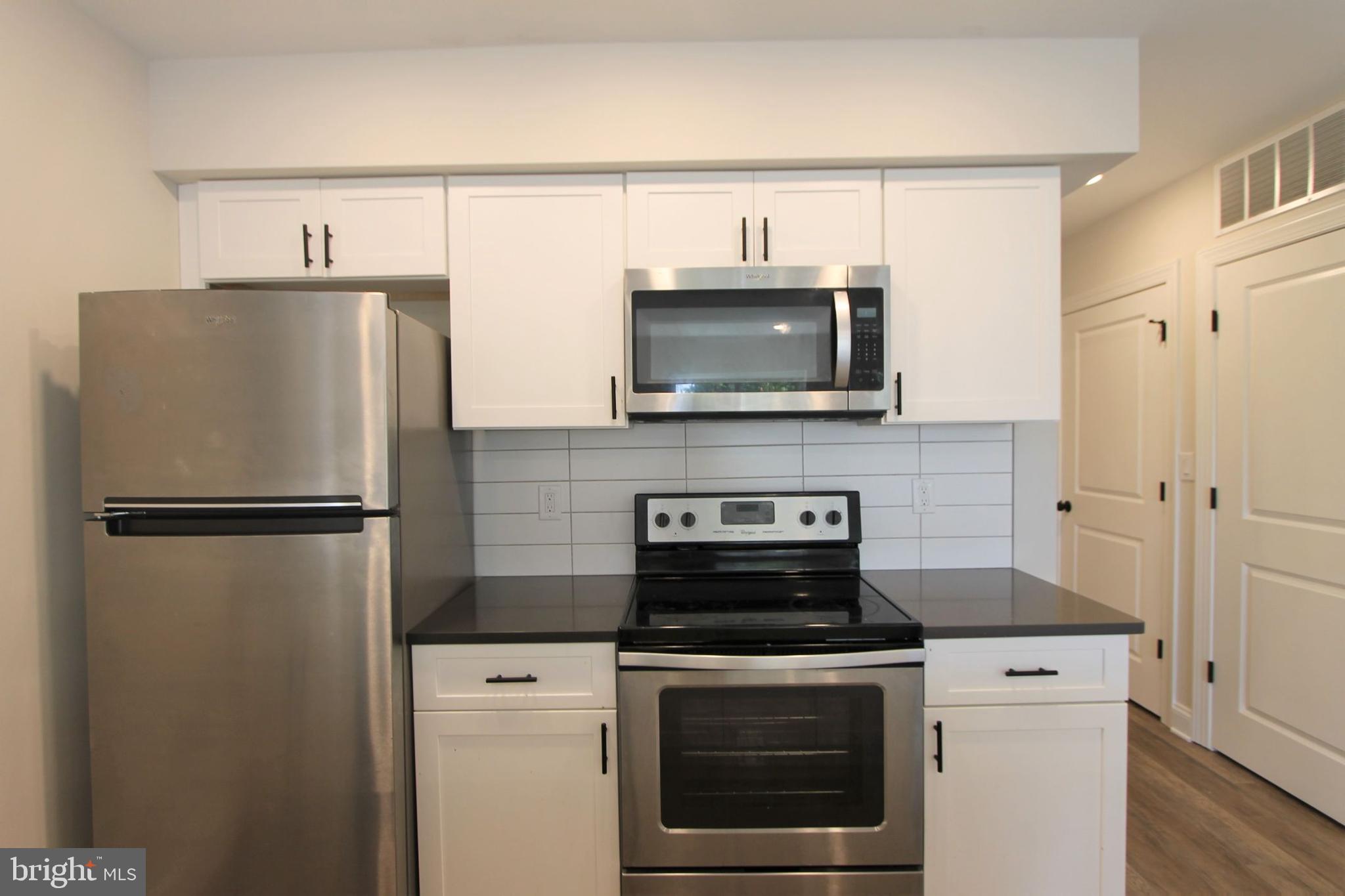 492 Roxborough Avenue, Unit 102 Philadelphia, PA 19128 - Photo 3 of 14