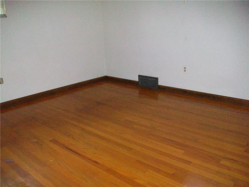 953 Mallisee Road Pittsburgh, PA 15239 - Photo 11 of 16