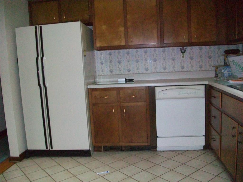 953 Mallisee Road Pittsburgh, PA 15239 - Photo 6 of 16