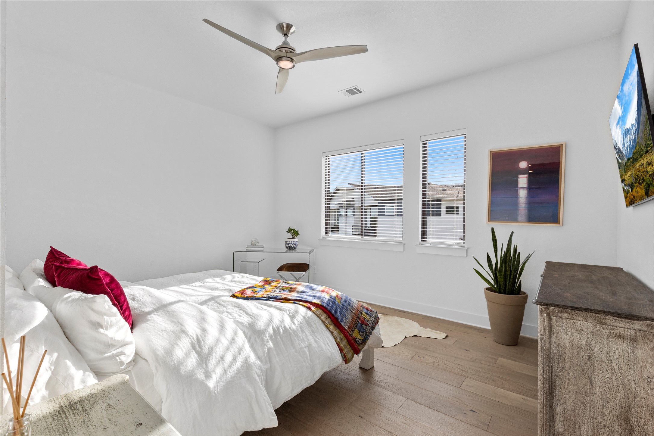 2050 Lohmans Spur Road, Unit 1302 Lakeway, TX 78734 - Photo 14 of 18 a bedroom with a bed and a potted plant
