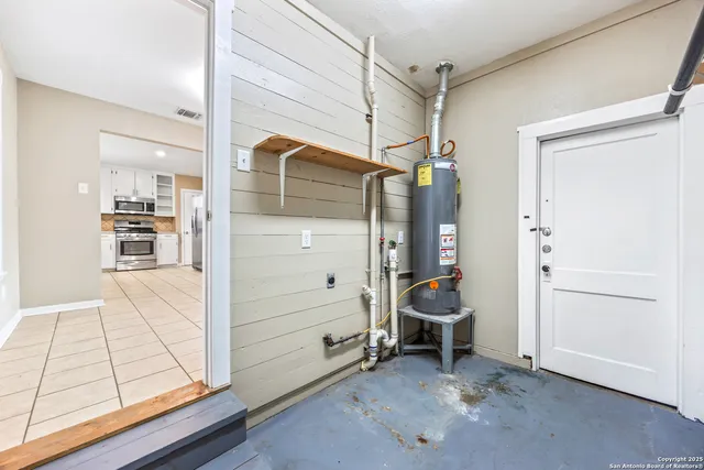 $1,475 | 1211 C Street, Floresville, TX 78114