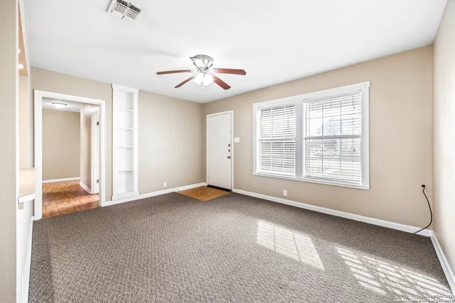 $1,475 | 1211 C Street, Floresville, TX 78114