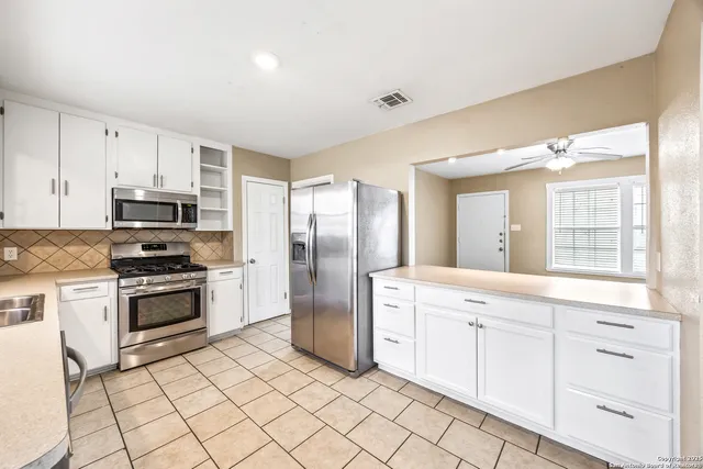 $1,475 | 1211 C Street, Floresville, TX 78114